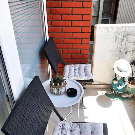 Apartment 2 *